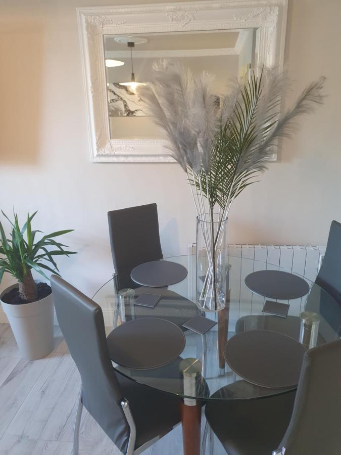 קורק River View Apartment Suite מראה חיצוני תמונה